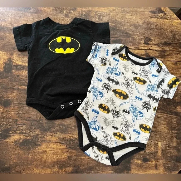 BUNDLE: 2 - Batman baby onesies. Size: 6M - Picture 13 of 13